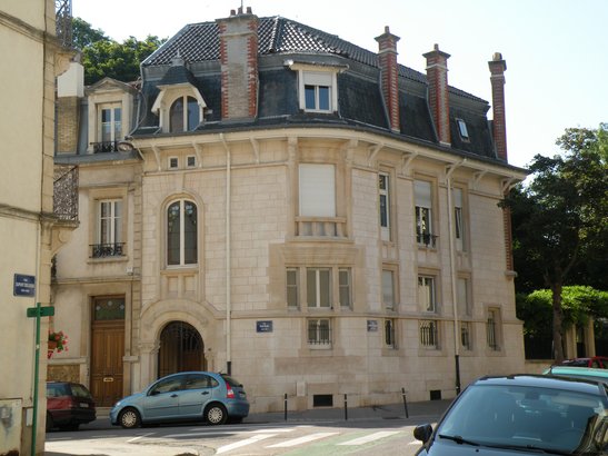  Jolie maison en pierre de taille, 41 rue Pasteur